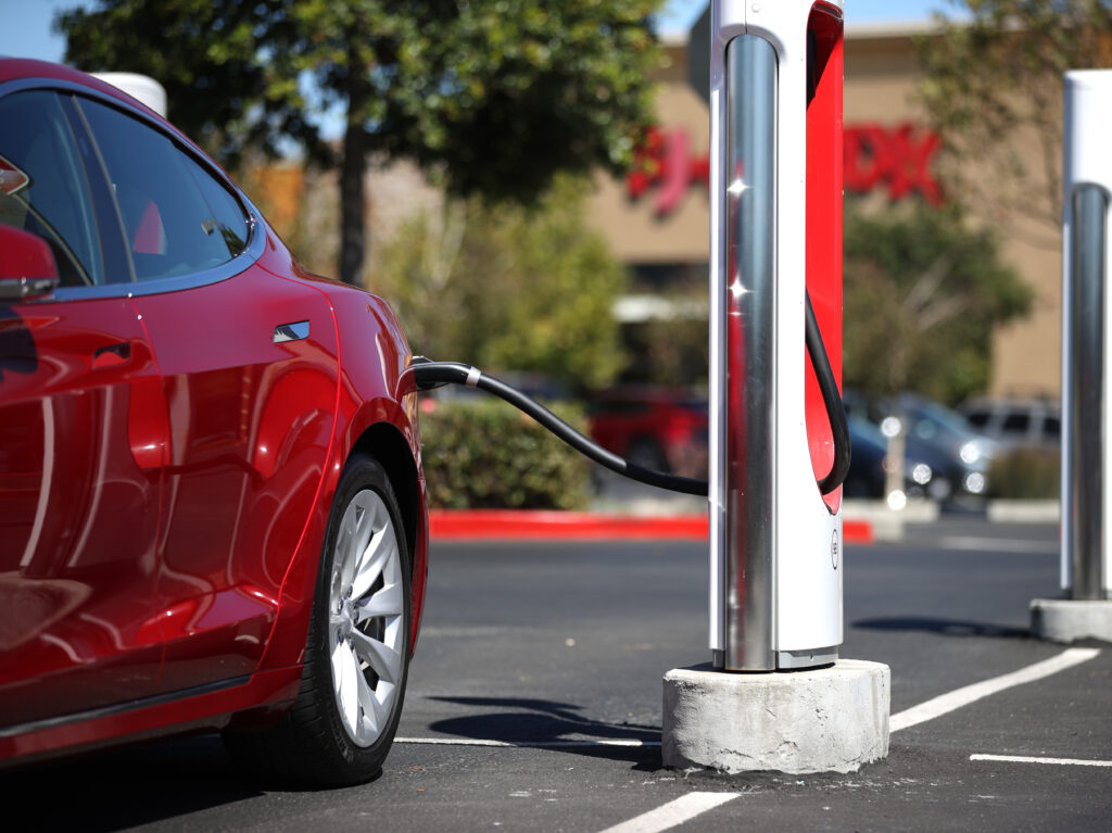 Electric vehicle charging station