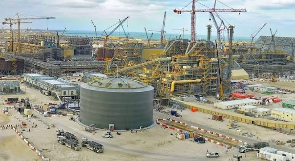 Alumina refinery and interconnection infrastructure