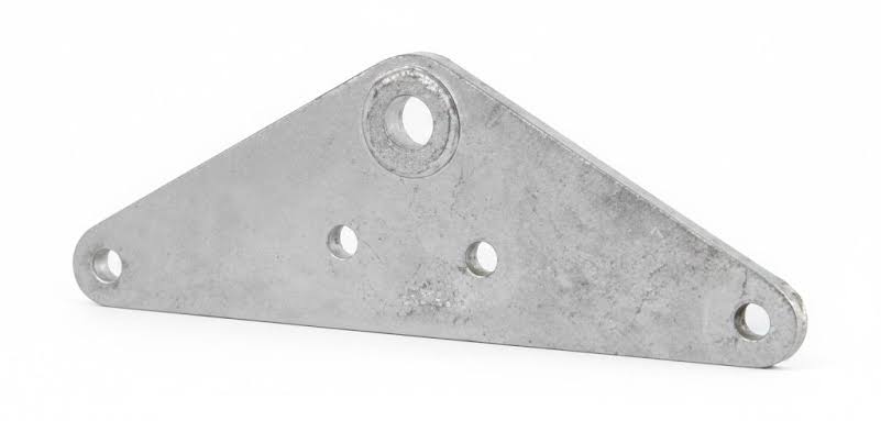 Strain yoke plates distribute mechanical loads on conductors